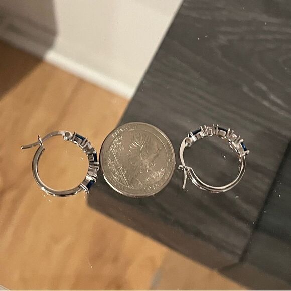 The Classic Hoop earrings in blue sapphires and 925 - Picture 5 of 7